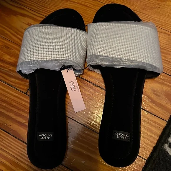 Victoria’s Secret Black Velvet Rhinestone Slides Slippers Shoes - Picture 2 of 3